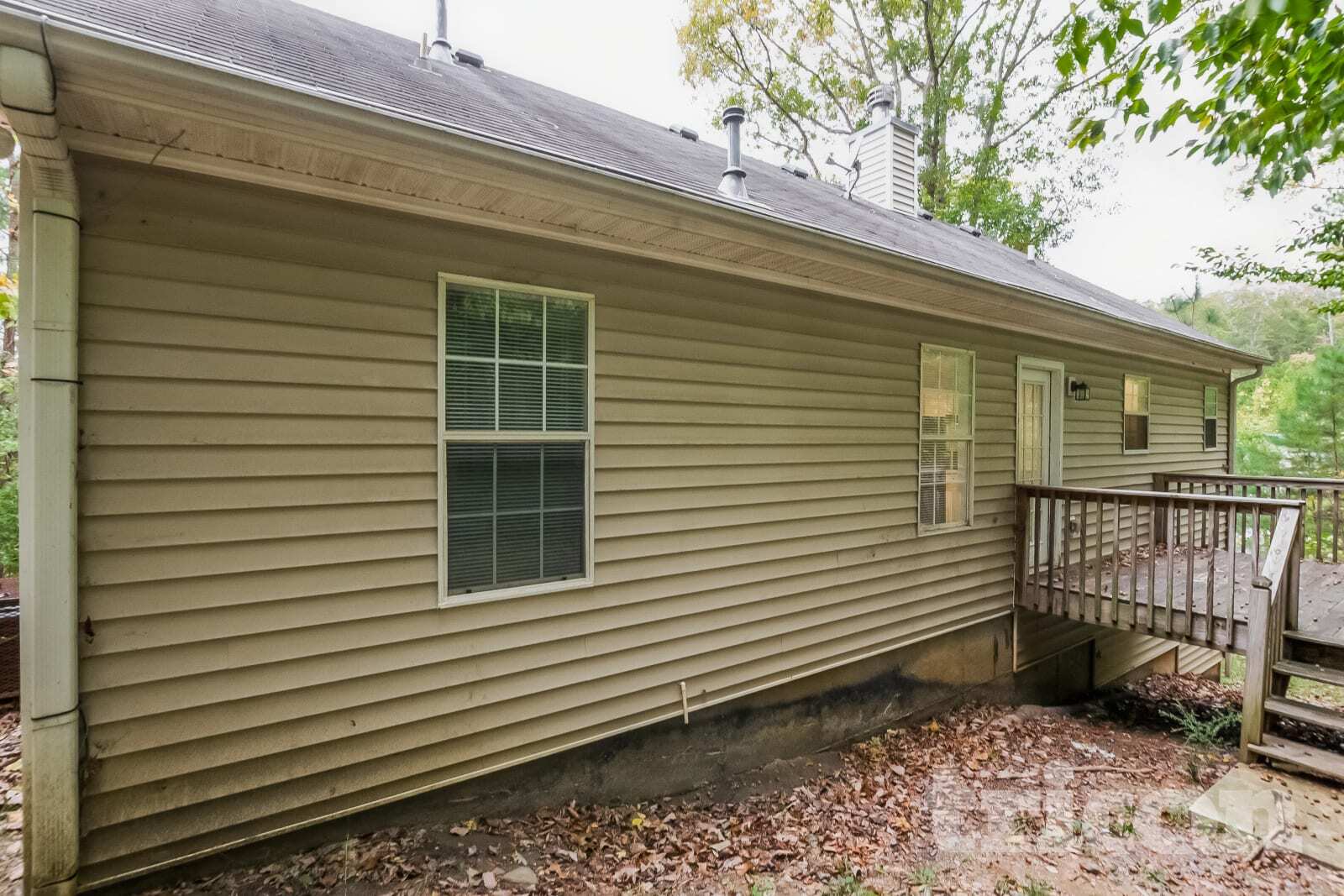 Building Photo - 1048 Whispering Woods Dr