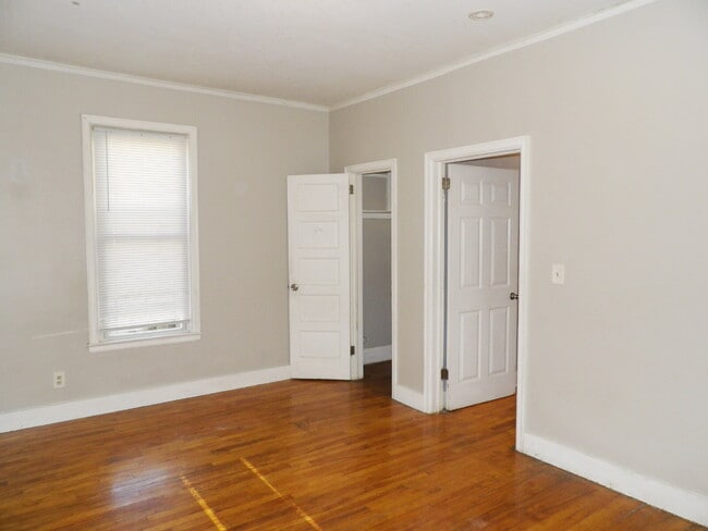 Building Photo - 3 Bedroom Lower Level Duplex - South Minneapolis