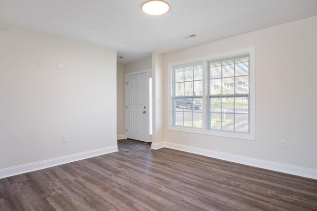 Building Photo - 435 Skylar Dr