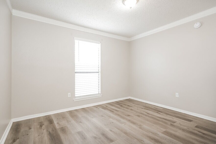 Building Photo - 6628 Brookdale Dr