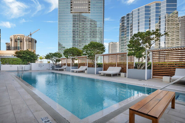 Building Photo - 1300 Brickell Bay Dr