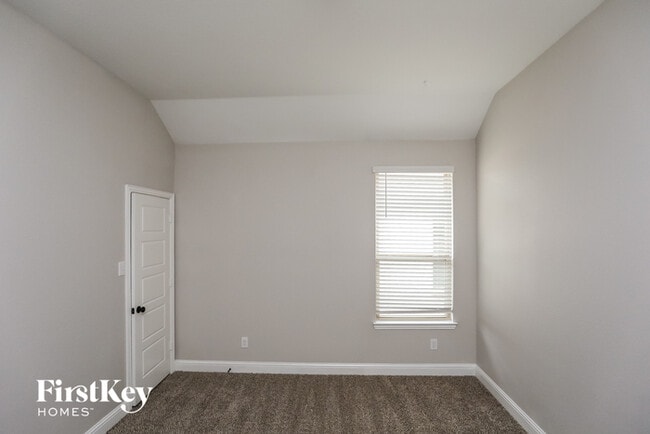 Building Photo - 317 Strait Ln