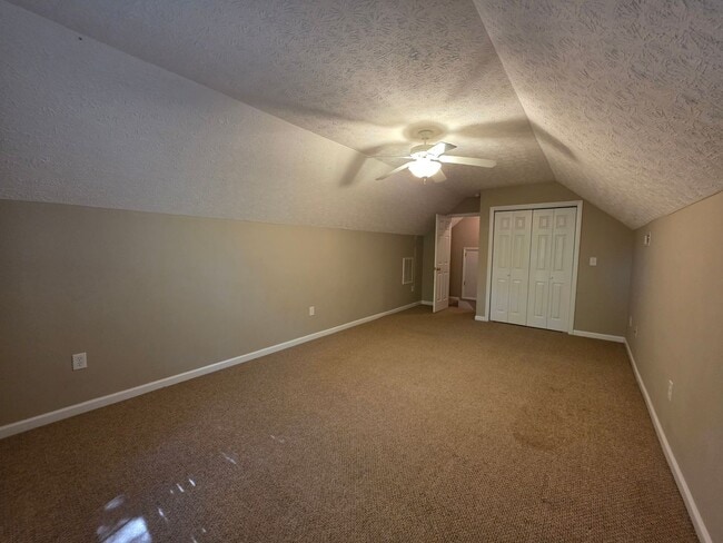 Building Photo - 345 Farina Dr