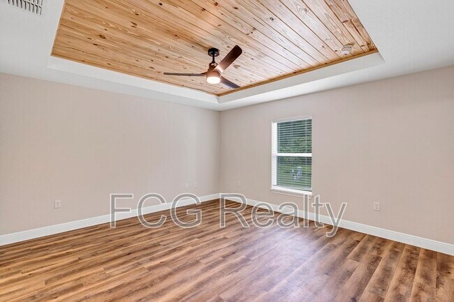 Building Photo - 6551 Hemlock Rd