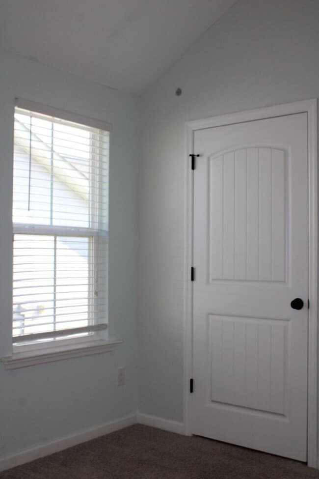 Building Photo - 7105 Summerton Dr