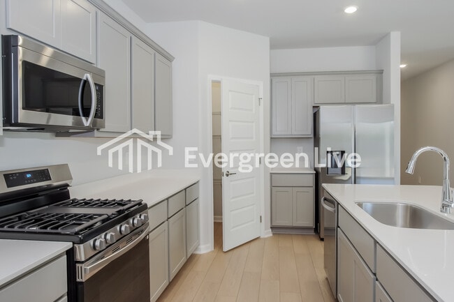 Building Photo - 14665 Mountain Strm Dr