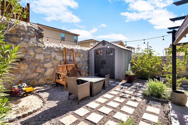 Building Photo - 12581 Blue Heron Dr