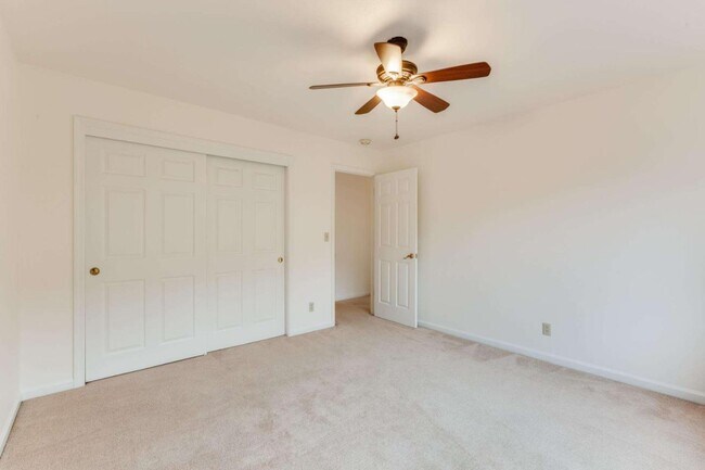 Building Photo - 431 Paul Dr