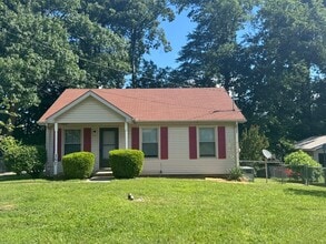 Building Photo - Cute 3 Bed/1 & 1/2 Bath, House located in the heart of St. B!