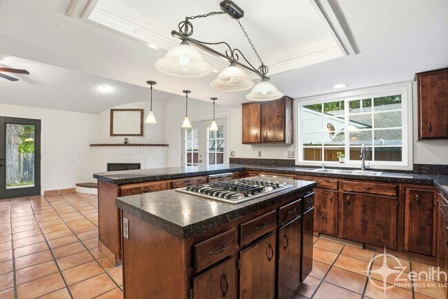 Building Photo - 13902 NE Piper Rd