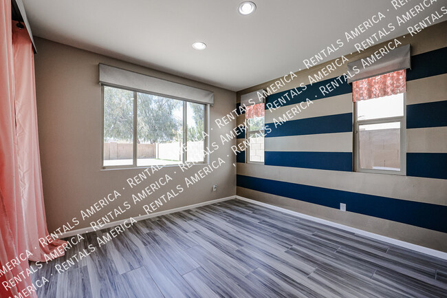 Building Photo - 3090 S Jasmine Dr