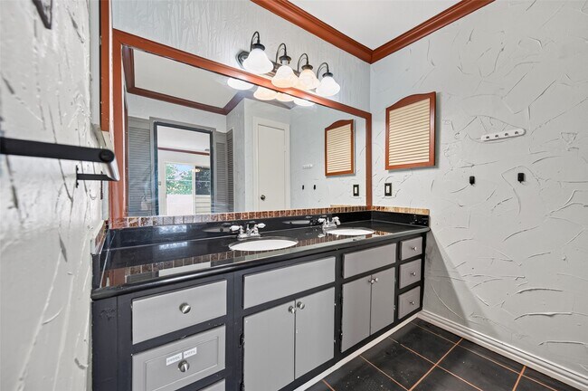 Building Photo - 14515 Wunderlich Dr
