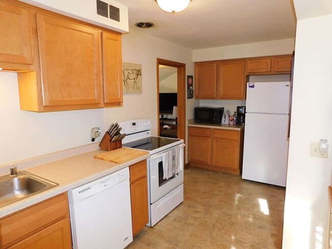 Building Photo - 2274 N 61st St