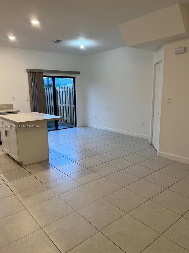 Building Photo - 20631 NE 7th Pl