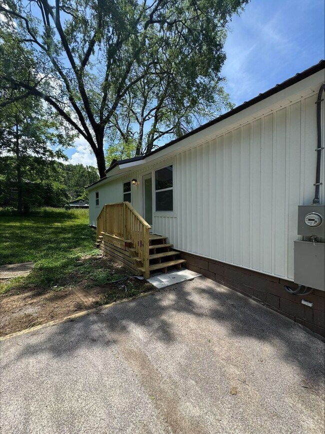 Building Photo - CHARMING 3 BEDROOM, 2 BATH HOME IN BIRMINGHAM!