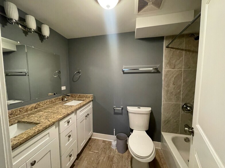 Furnished $2331 Per Month - 4836 S Michigan Ave