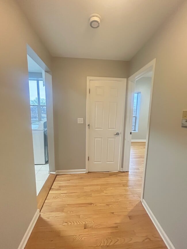 Building Photo - 5146 S King Dr