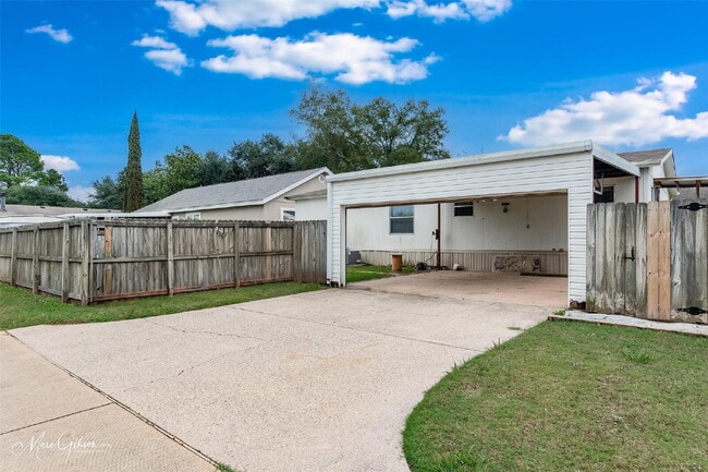 Building Photo - 409 Glen Harbor