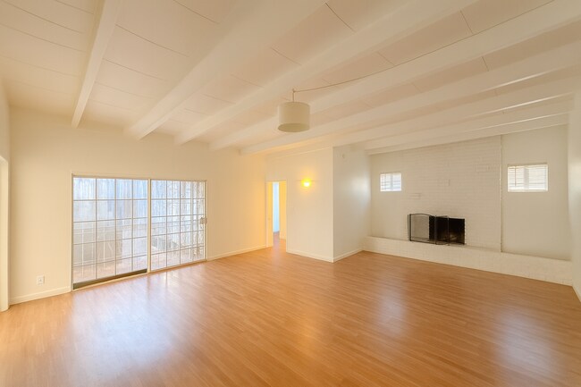 Building Photo - 5104-5106 East Falls View Dr.