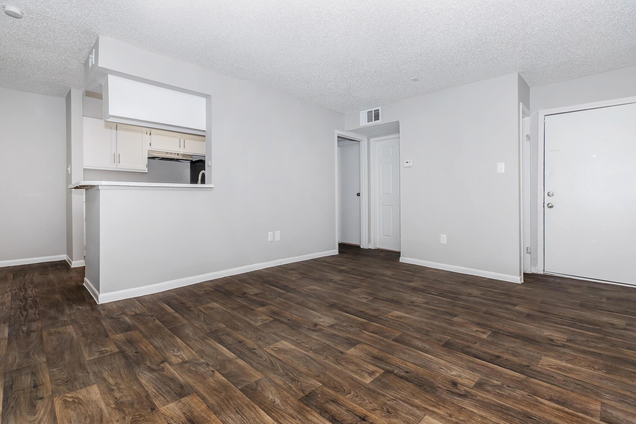 Building Photo - 9TWO5