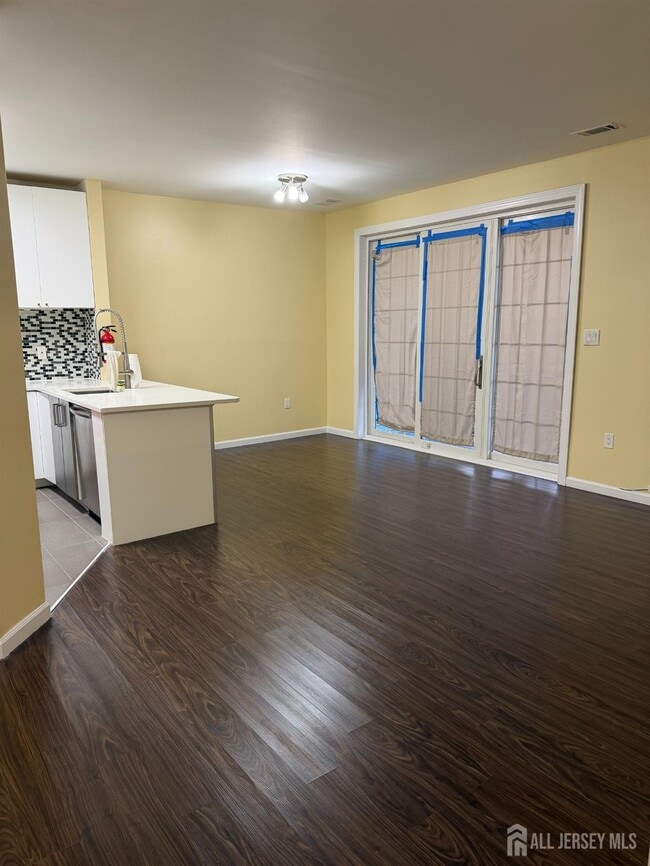 Building Photo - 5061 Beech Ct