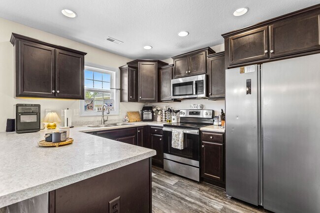 Building Photo - 520 Black Pearl Cir