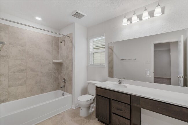 Building Photo - 647 Ash Mill Dr