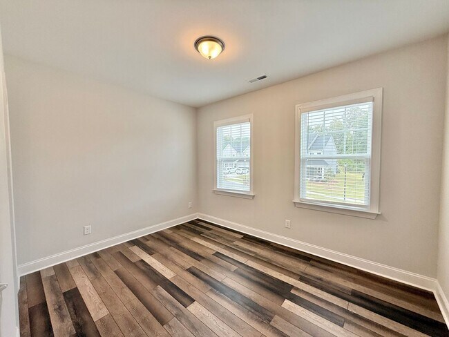 Building Photo - Remodeled 4BD, 3BA Wake Forest Home with L...
