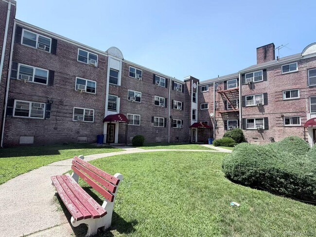 Building Photo - 111-21 66th Ave