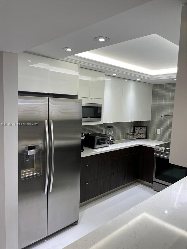Building Photo - 2500 Parkview Dr