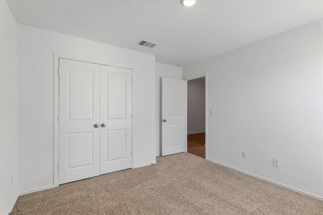 Building Photo - 425 Escondido Cir