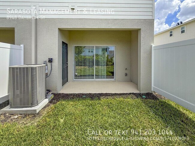 Building Photo - 8948 Daybreak St
