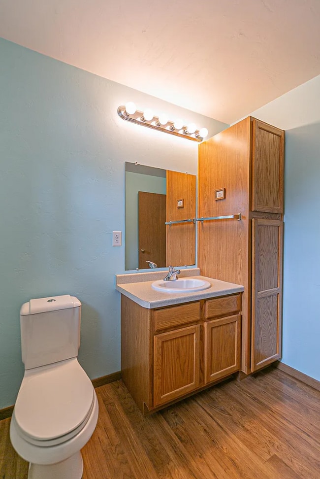 Building Photo - 1139 W Hawes Ave