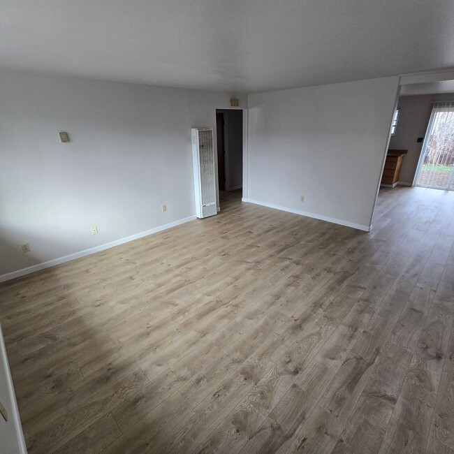 Building Photo - 1501 Arthur St