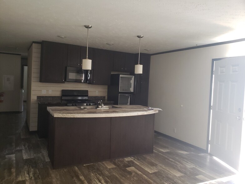 Building Photo - 6610 Lear Nagle Rd