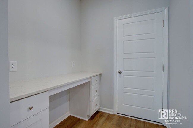 Building Photo - 137 Paddle Boat Wy
