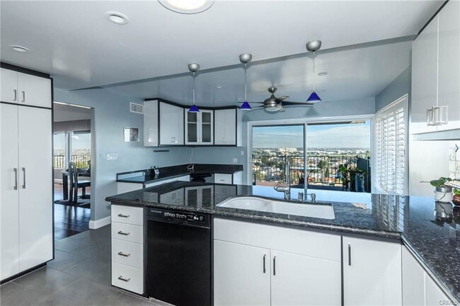 Building Photo - 3923 Mesa St