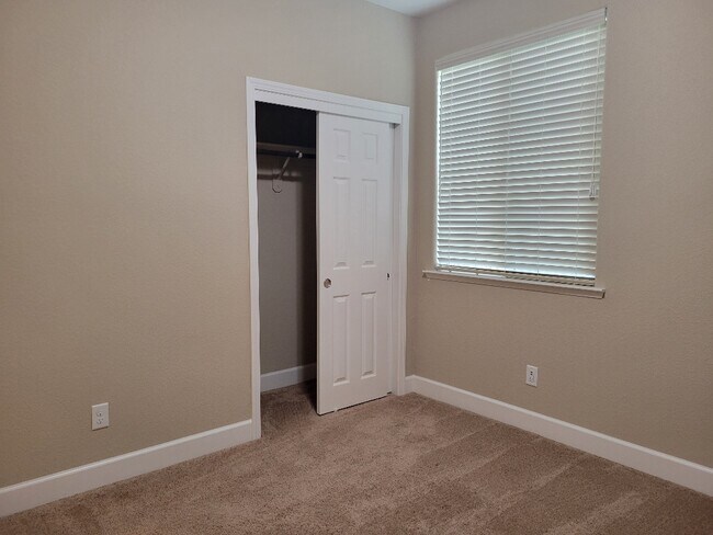 Building Photo - 1618 Oak St