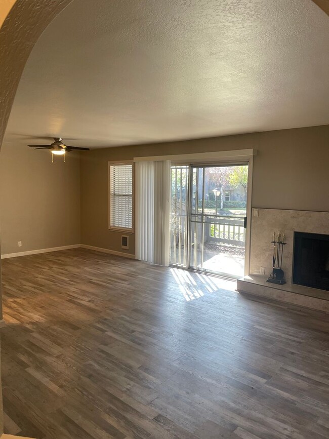 Building Photo - SAN JOSE - 2/2 Remodeled Bi-Level Condo