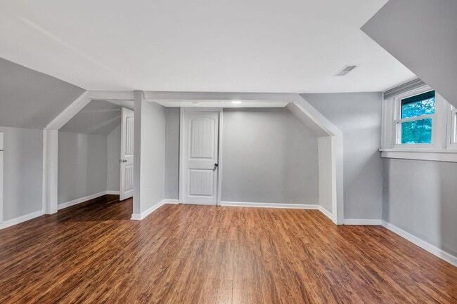 Building Photo - Historic Home in East Nashville