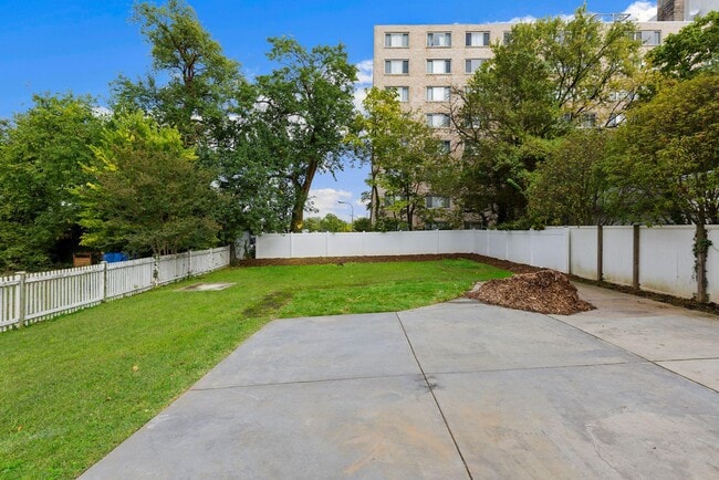 Building Photo - 6011 44th Ave