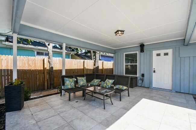 Building Photo - 4113 Edison St
