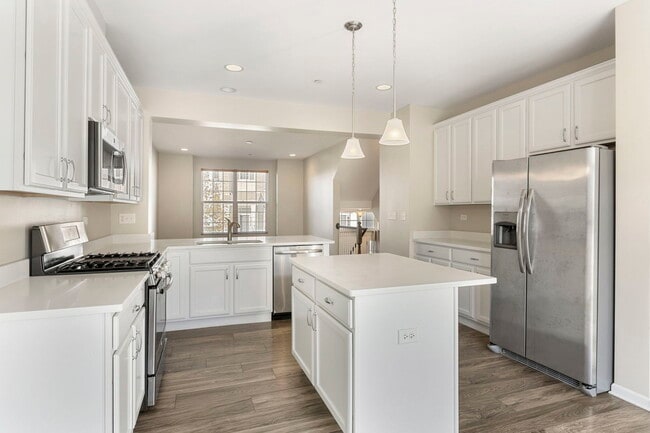 Building Photo - 2955 Madison Dr