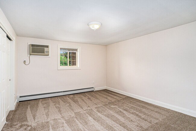 Building Photo - Almont Terrace - 730