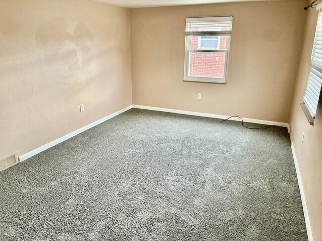 Building Photo - Charming 3/2 Home in Castle Shannon - Garage and Basement - Available NOW!