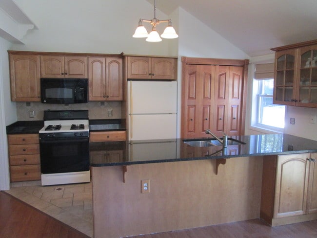 Building Photo - 14 Queen Ann Court