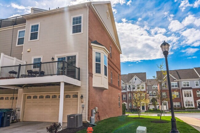 Building Photo - 7980 Blue Stream Dr