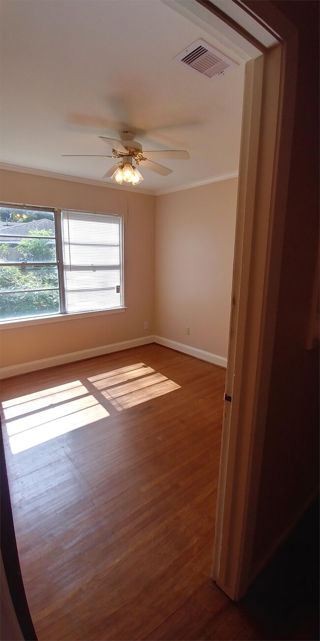 Building Photo - 104 Caladium St
