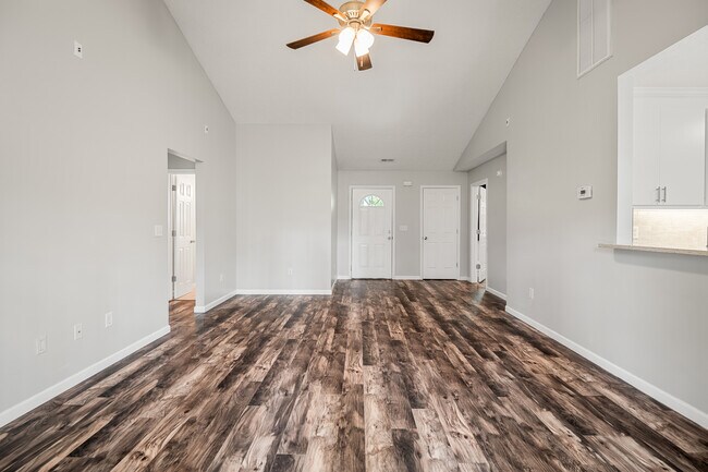 Building Photo - 2099 Yacht Club Rd