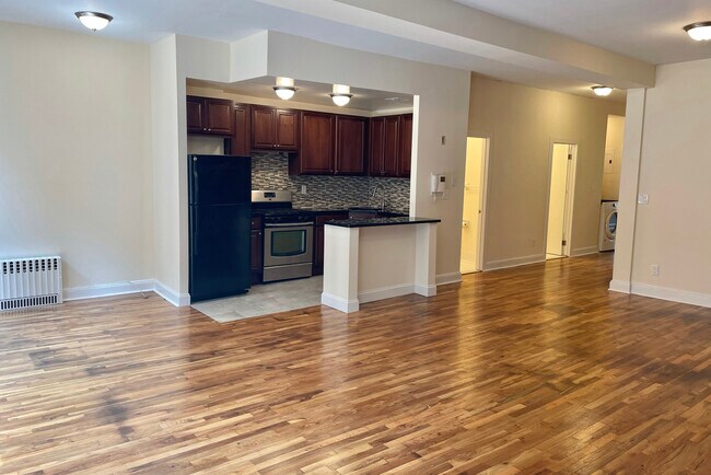 Building Photo - 1319 1st Ave.